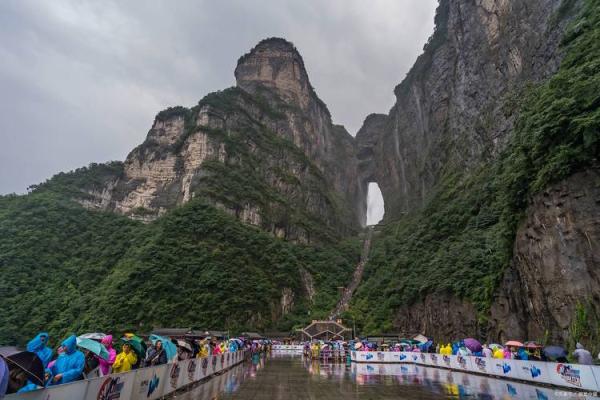 张家界怎么玩？探索神秘峡谷与